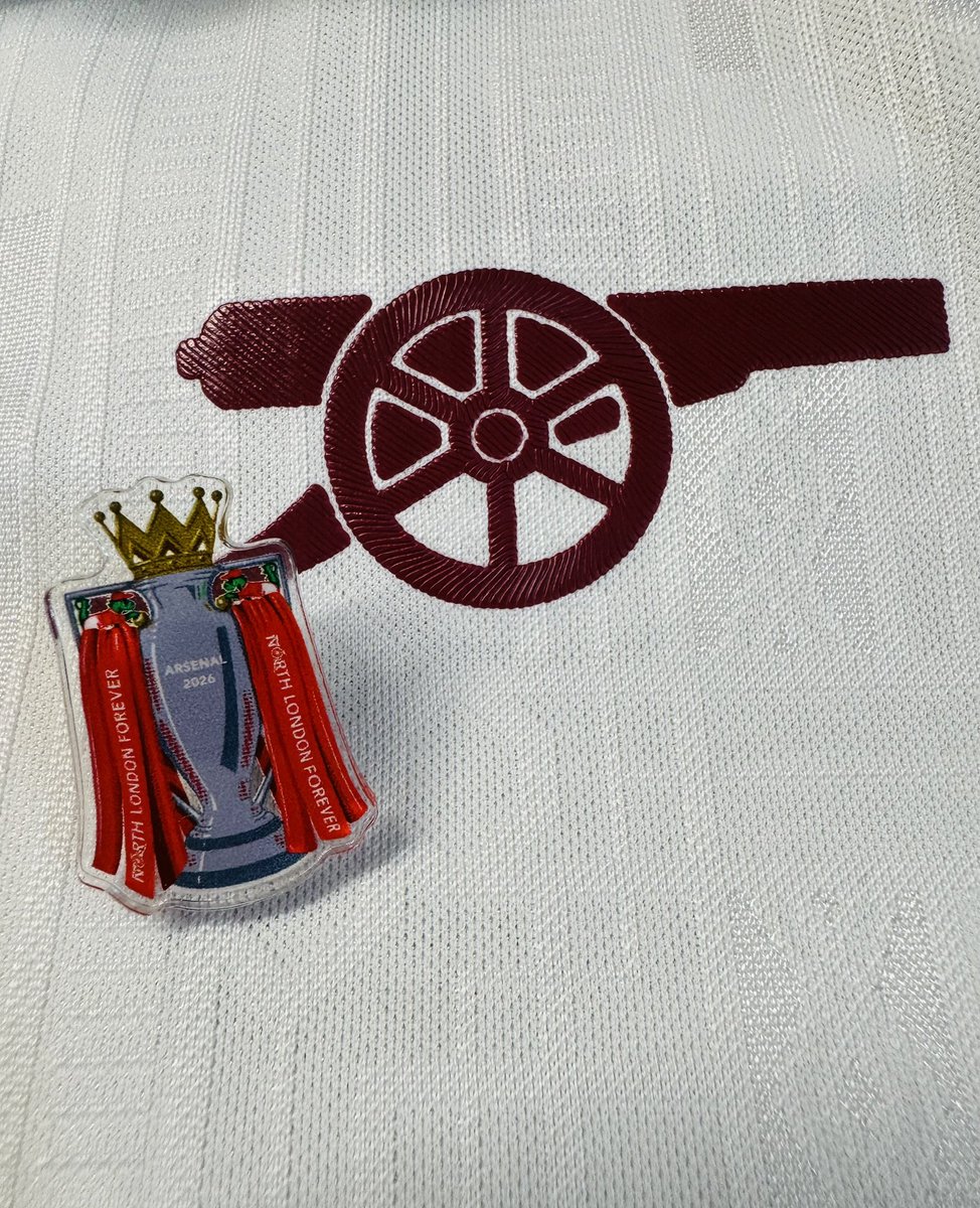 ruthbeckart's tweet photo. My little custom pin badge featuring my Arsenal Prem Trophy 🏆 design is still available on my website RuthBeckArt 
Link in comments below ⬇️ https://t.co/S9HBbKyFO1