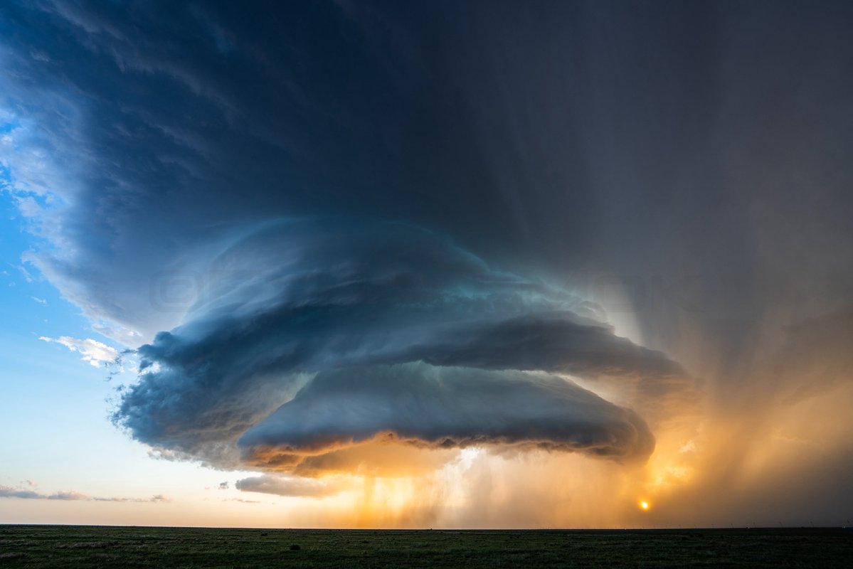 Emokwx's tweet photo. One year ago today in New Mexico: the unbelievable Nara Vista supercell https://t.co/88xCcwYieE