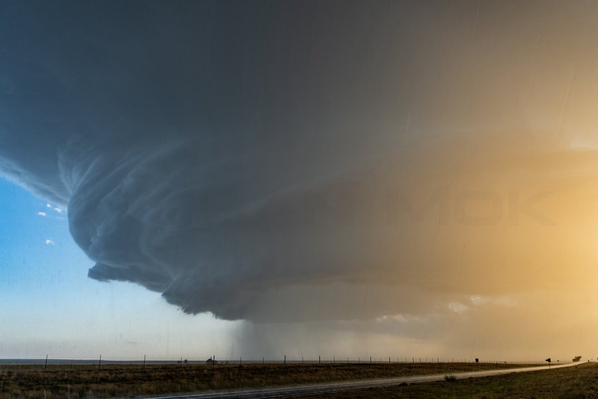Emokwx's tweet photo. One year ago today in New Mexico: the unbelievable Nara Vista supercell https://t.co/88xCcwYieE