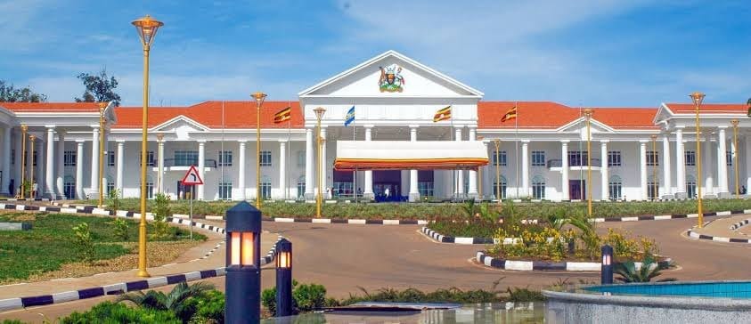 JonardPost's tweet photo. Tomorrow: The recently approved 80 ministers will take the Oath of Allegiance and Oath of Minister tomorrow, Monday starting at 8am. The @StateHouseUg has allocated a company of 4 guests per nominee including 3 family members and 1 friend.
#JonardpostUpdates https://t.co/xQOhwL70KH