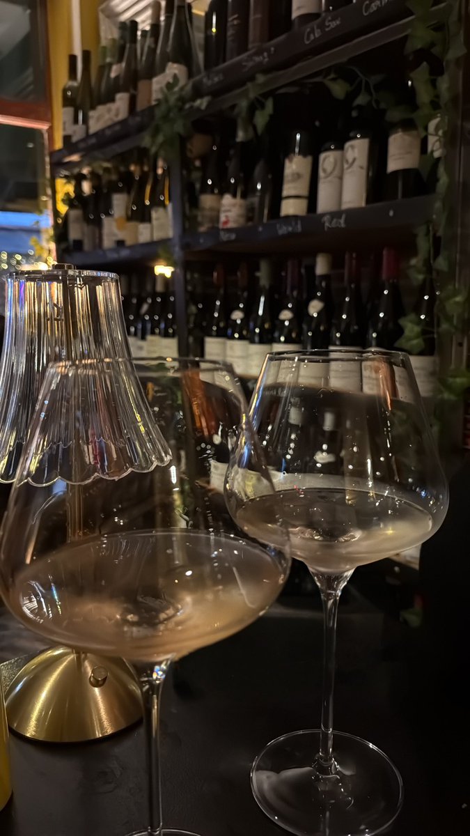 viewrachel's tweet photo. A sweet Sunday in June..rustic wine bars..LBDs and hosiery, https://t.co/962NcDqOep
