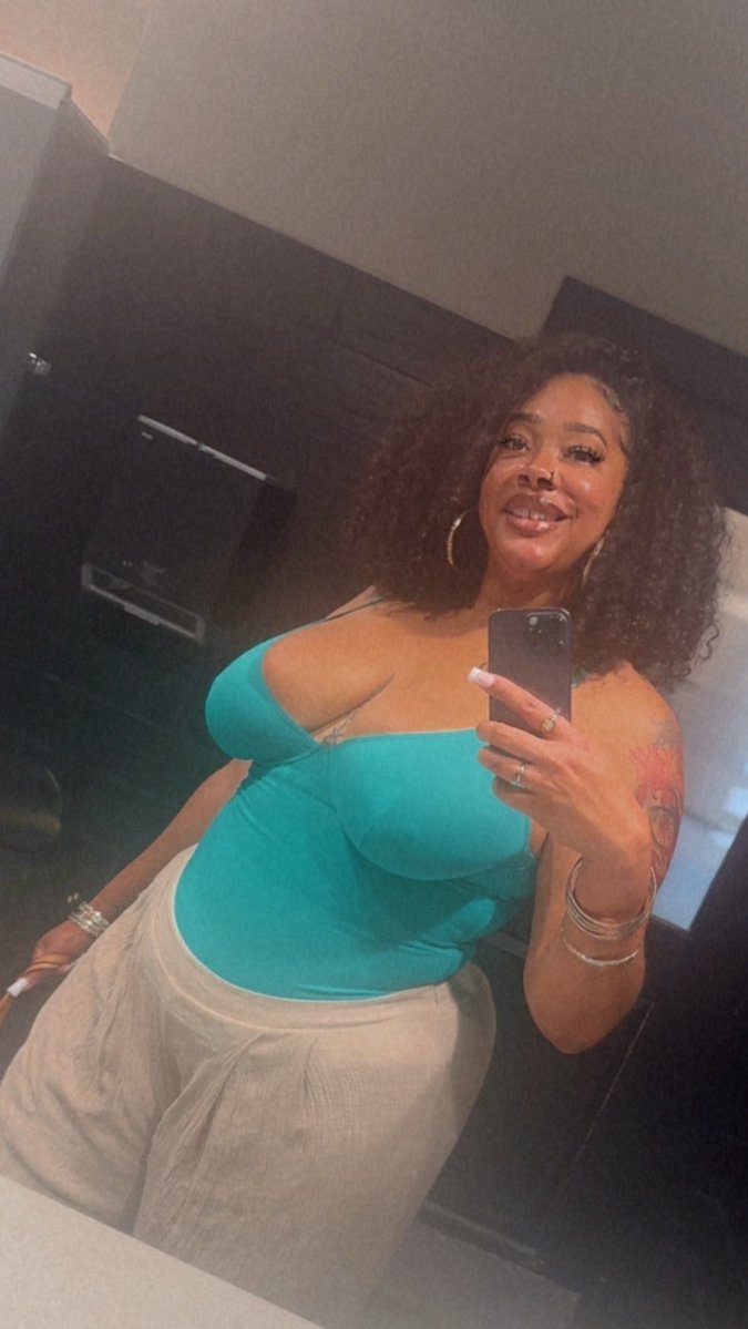 BigYellaBtch's tweet photo. It’s me and my braless titties against the world https://t.co/sJzs8TsQvu