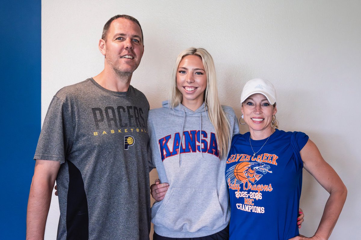 KUWBball's tweet photo. Welcome Home @RennBrooklynn !! 

#RockChalk https://t.co/OlP7H081wS