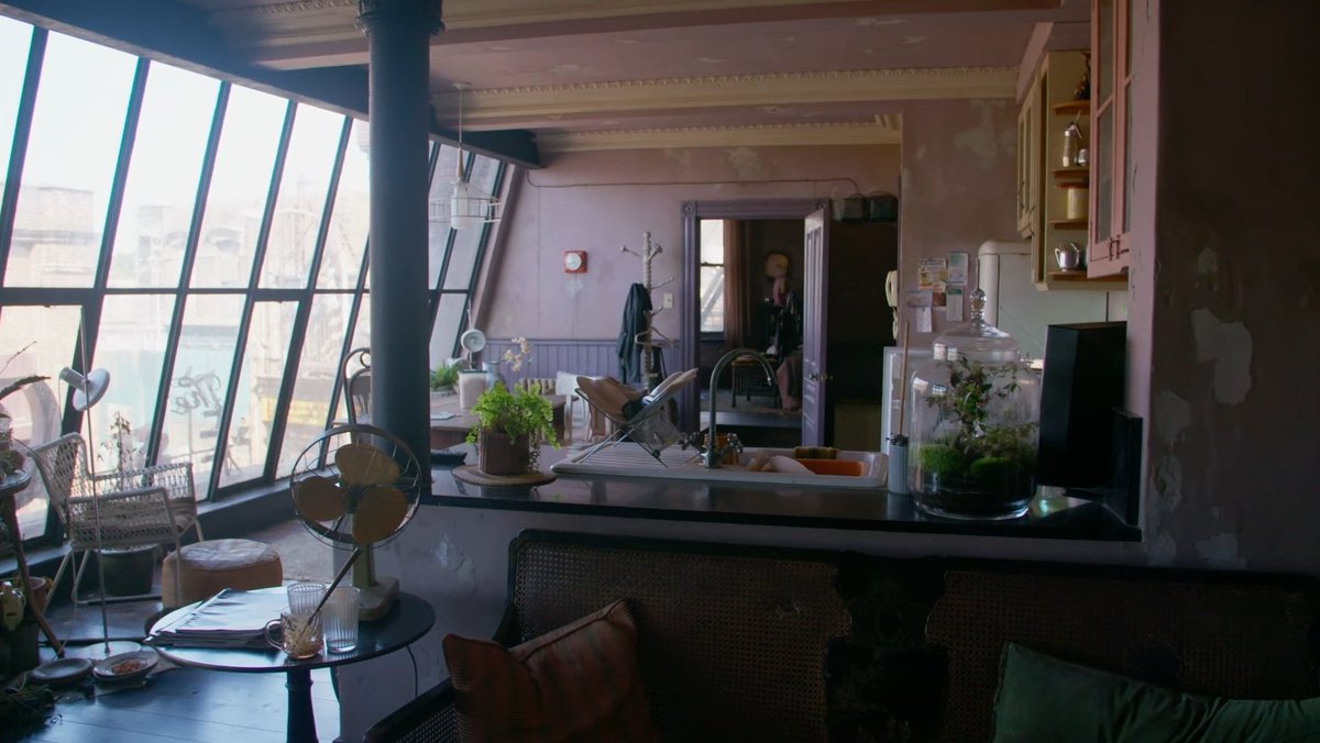 perfectreeves's tweet photo. Selina Kyle and Annika’s Apartment in The Batman (2022) https://t.co/4DZMZylOKr
