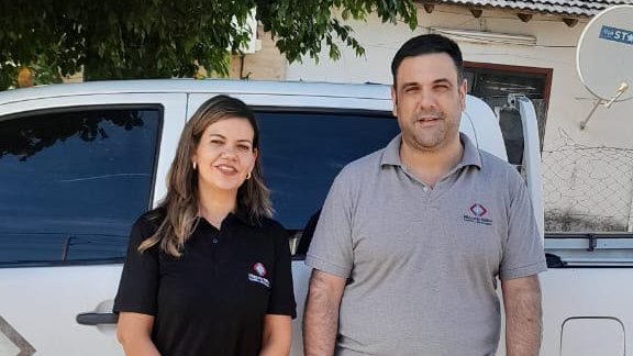 1000noticiaspy's tweet photo. DETIENEN A UNA MUJER POR PRESUNTO SOBORNO AL ELECTOR

🚨 El procedimiento fue realizado en una escuela de Arroyos y Esteros donde incautaron documentos de identidad.

#1000Noticias #1000am 📻🎙️

Los detalles 👇

https://t.co/Ah1r0GqF1Q https://t.co/OxJ4orEpx0