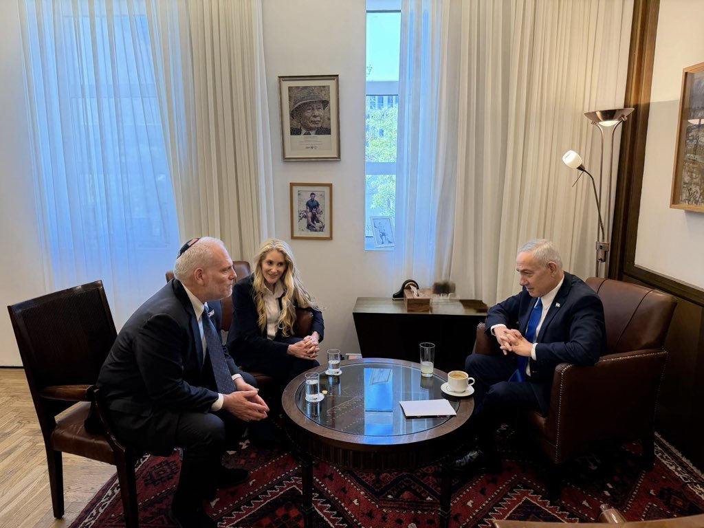 Daroff's tweet photo. Grateful for the opportunity to meet with @IsraeliPM @netanyahu with @Conf_of_Pres Chair @BetsyBerns Korn to discuss issues of importance to the American Jewish community. 🇺🇸🇮🇱 https://t.co/a4NBEr4iRG