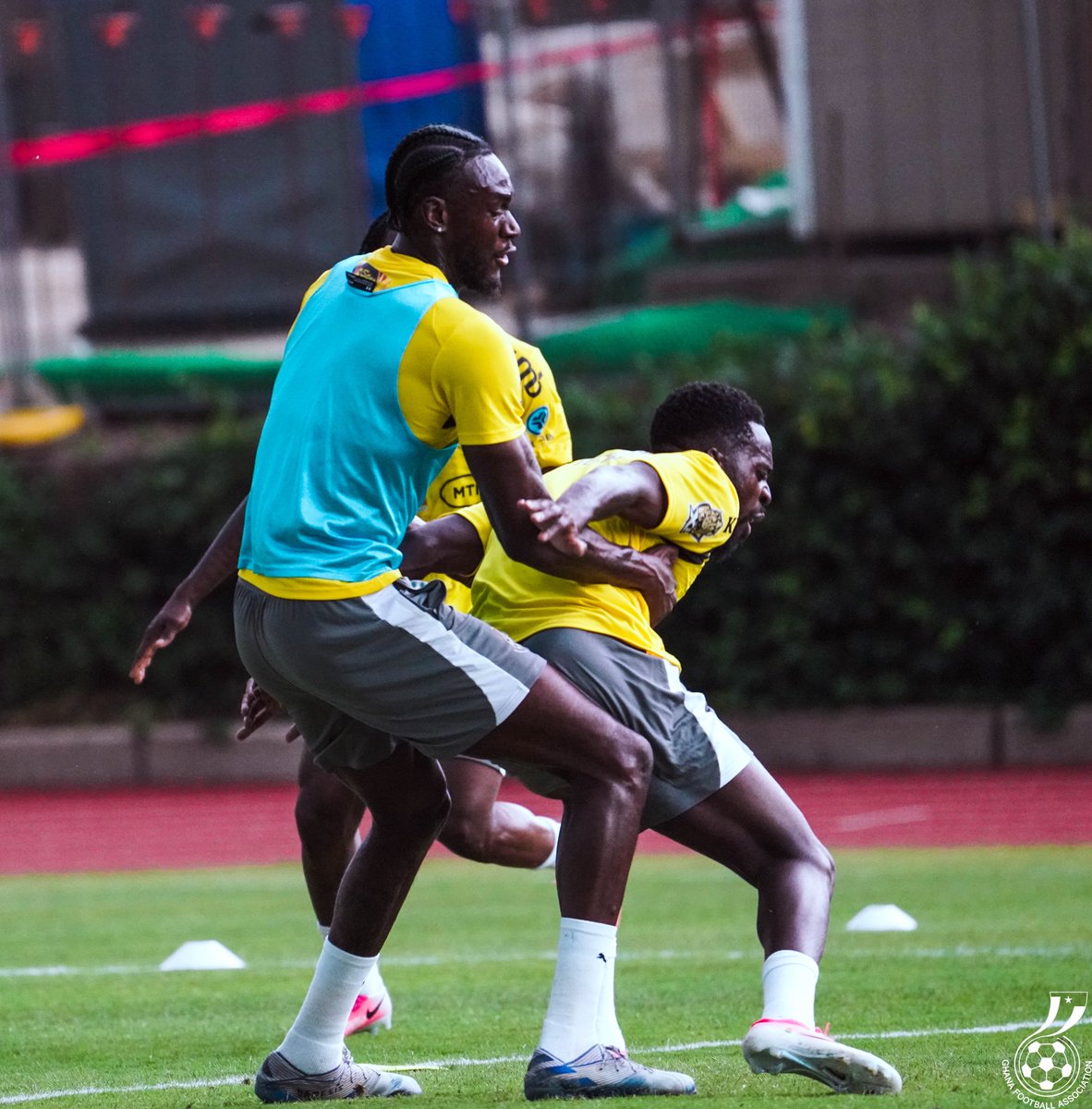 GhMaxi9's tweet photo. @JeromeOpoku3 putting in the work with the Black Stars in the USA ahead of the World Cup kick-off 🇬🇭🔥

The strikers’ nightmare is locked in 😤👊 https://t.co/p2VG9tr9h7