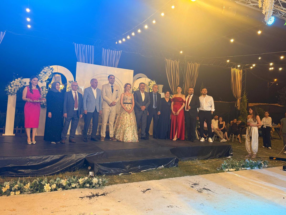 alirizaozdeniz's tweet photo. Erdemli İlçe Başkanımız Sayın Mehmet Uslu, Tarsus İlçe Başkanımız Sayın Özgür Türker, İl Başkan Yardımcımız Sayın Feray Özbek ve İl Başkan Başdanışmanımız Sayın Çağdaş Uçar ile birlikte amcazadem Hasan Çoşkun’un kıymetli kızı Büşra ile Hasan Ege kardeşlerimizin nişan merasimine katılarak mutluluklarına ortak olduk.

Genç çiftimizin nişan yüzüklerini takmanın onurunu yaşarken, bu anlamlı günlerinde ailelerinin sevincini paylaşmaktan büyük memnuniyet duyduk.

Büşra ve Hasan Ege kardeşlerimize çıktıkları bu güzel yolda bir ömür boyu sağlık, huzur ve mutluluk diliyor; ailelerini tebrik ediyorum.