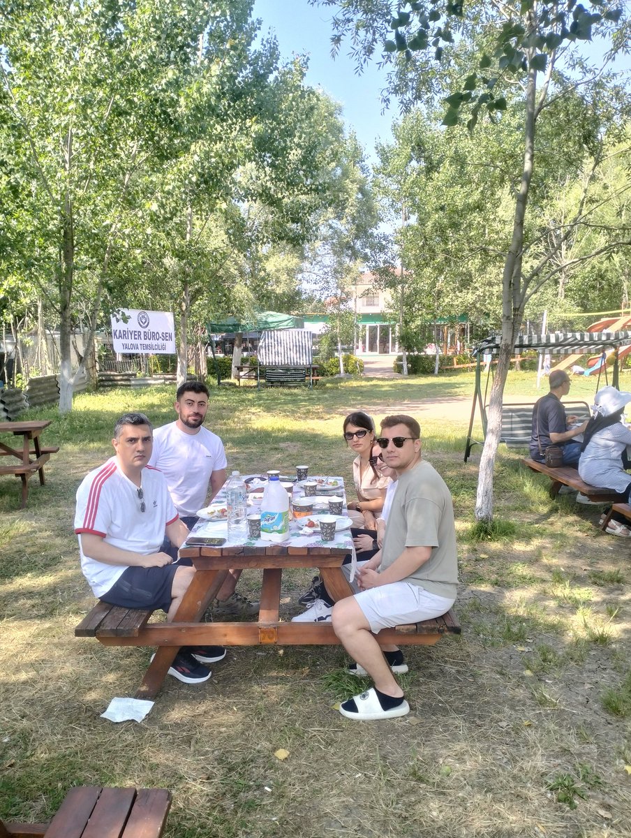 muhammetbaskan6's tweet photo. Kariyer Büro Sendikası Yalova Temsilciliği olarak gerçekleştirdiğimiz piknik organizasyonunda üyelerimiz ve kıymetli aileleriyle biraraya gelerek birlik ve beraberliğimizi pekiştirdik. Doğada harika bir gün geçirerek moral depoladık. ☀️🌲 https://t.co/xvjQAfBwBD