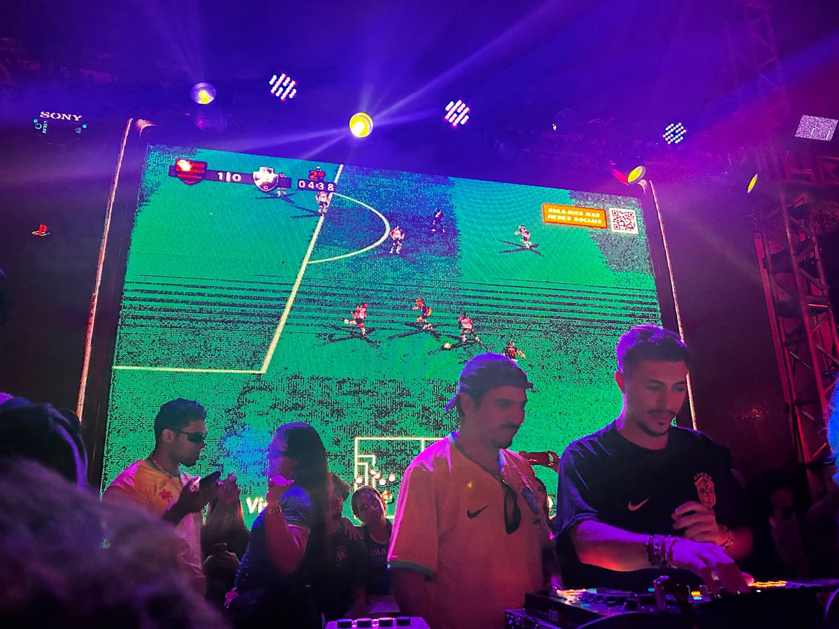 djramemes's tweet photo. E eu enquanto tava tocando no meu baile tavam fazendo o flamengo amassa o vasco atras de mim

Pqp se eu descobri quem tava jogando essa hora vou bani do baile https://t.co/poWrxfsn7j