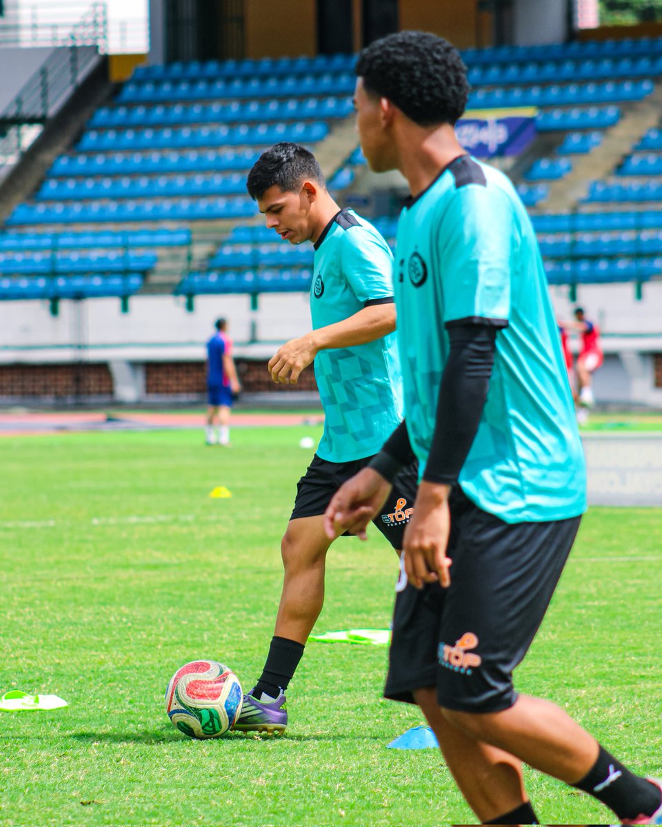 MinerosGuayana's tweet photo. Entrada en calor ๐ฅ
#LigaFUTVE2ApuestasRoyal
#VamosMineros โซ๐ต https://t.co/uQNeAJabDu