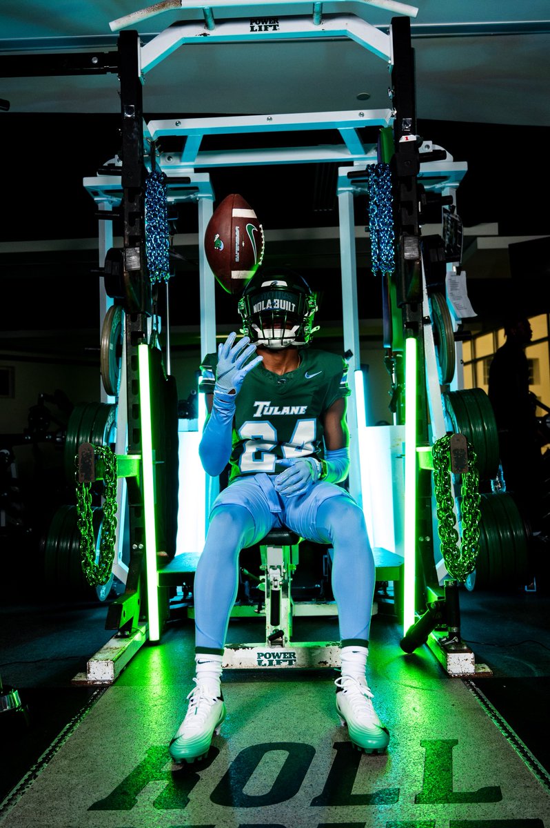 TavaresStinson's tweet photo. Great weekend in the 504!!🌊🌊  A great wavy weekend for me and the family!!🔒#Rollwave 🌊🌊🌊 @Coach_Hall7 @JJMcCleskey @braydenbrez @CoachBBrez @CoachBWhitehead @Colton_Leggett @Tayler24Polk @TailgateTulane @GreenWaveFB @C_Forestier1991 @coachbhays @KananRay @CourtneyLuquet @high_spalding @RodneyJ_4 @nickcoachd42 @CoachTHoffmann @DbCoachJulian @247recruiting @RecruitGeorgia