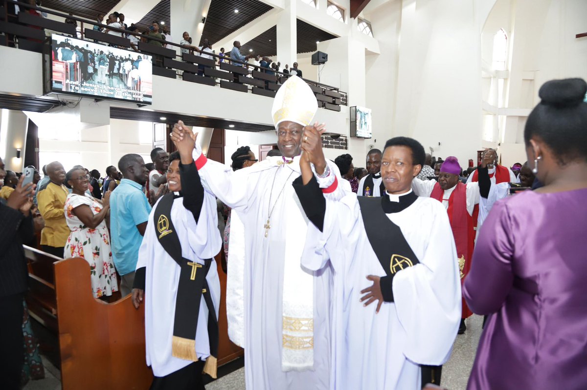 Penkson256's tweet photo. It was powerful  installation and ordination sêrvice of Decons,a priest and Canons today at  @allsaintskla where the Preacher was  Cathedral Provost Rev .Canon Dr . Rebecca Nyegenye .
In her sermon ,She challenged us  to live exemplary  as role models reminding us that demostrating Intergrity is timely and impactful for Christian  leadership. 

The service was presided over by  His grace the Archbishop @Archbp_COUThe  which adds significance 
Galatians 5:1 ,Luke 22 :18 
To God be the glory  🙏✝️
@ProfNuwagaba
