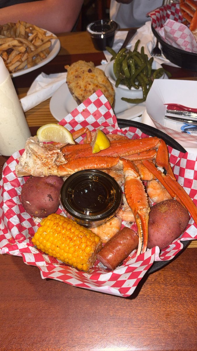 TheMcCollocaust's tweet photo. post vacation seafood boil doxx https://t.co/KbazFJbdZf