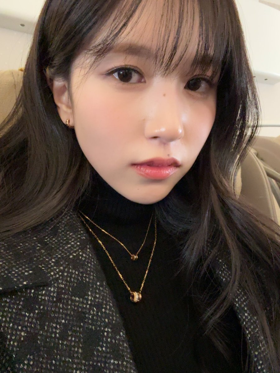 moonsaebin's tweet photo. still thinking about that time when i accidentally bought 3 bubble tickets instead of 2, so i subscribed to mina’s bbl and she immediately dropped that iconic selfie, then another one 2 days later 🫡 https://t.co/BTnFKxj1Ca