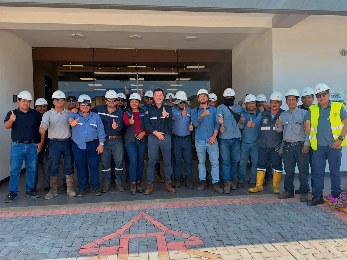 CELECEPOficial's tweet photo. Hoy, concluyeron los mantenimientos programados del Sistema Nacional de Transmisión. El Gerente General de @CELECEPOficial, Antonio Jácome, supervisó los trabajos en la línea La Avanzada - Machala. También, finalizó la intervención en la subestación Bomboiza, en Morona Santiago. https://t.co/5QnfLWUo9J
