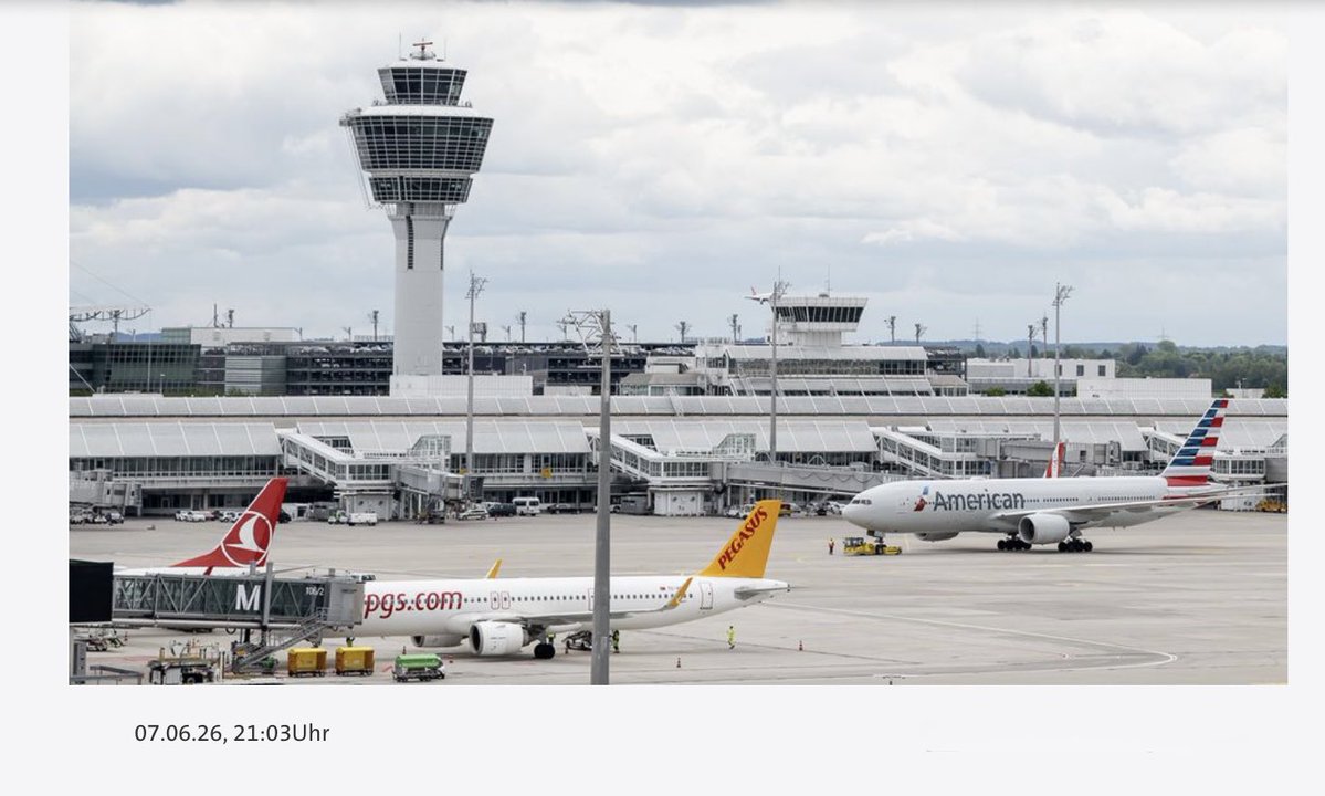 GrafKorina's tweet photo. Feuer am Flughafen München
Im Tower am Flughafen München brennt es. Der Tower wurde geräumt. Der Flugbetrieb ist seit 20.33 Uhr eingestellt. https://t.co/URXmTTfrqS