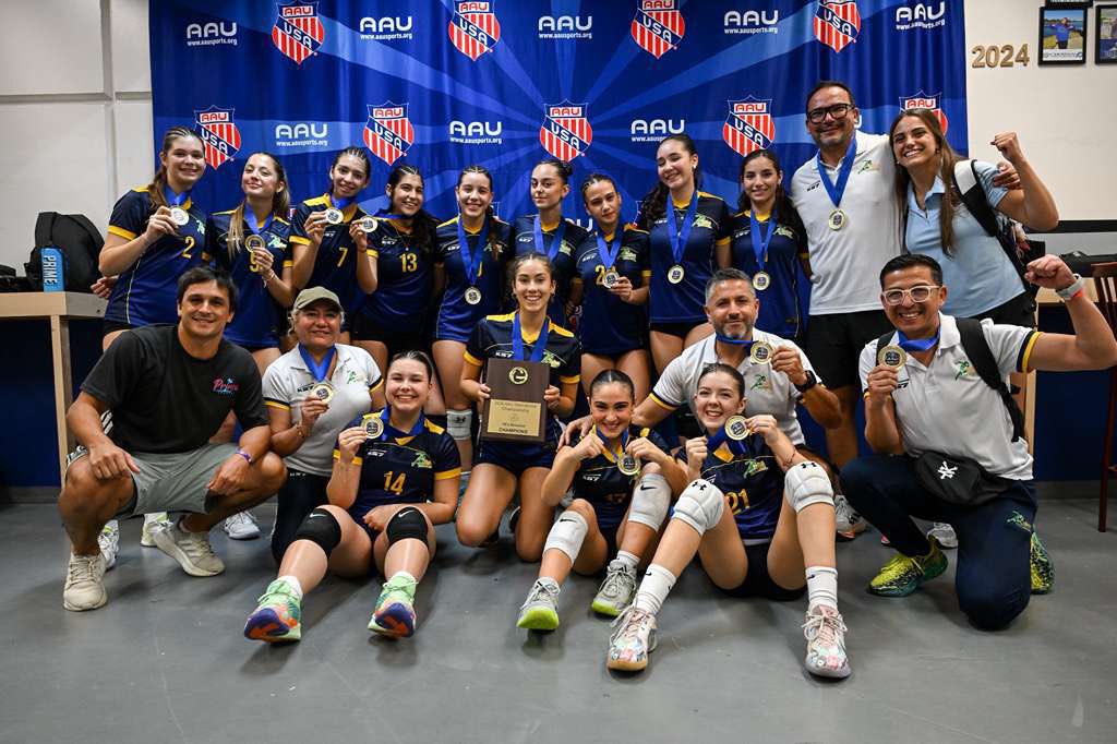 imvalenzuela's tweet photo. 🏆🇨🇱 Un enorme orgullo para Colina.

Nuestras deportistas de Colina Deportes se coronaron campeonas del AAU International Volleyball Championships en Estados Unidos, dejando en lo más alto el nombre de nuestra comuna y de Chile.

Este logro es el resultado del esfuerzo de cada jugadora, del trabajo de los entrenadores, del apoyo de las familias y de un proyecto deportivo que durante años ha apostado por el talento y la formación de nuestras jóvenes.

Felicitaciones campeonas. Hoy todo Colina celebra este histórico triunfo junto a ustedes. ❤️🏐

#ColinaSomosTodos #ColinaDeporte