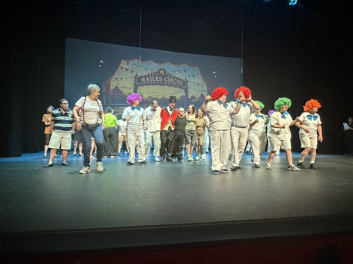 GuillermoHita's tweet photo. Hoy he tenido el privilegio de asistir a la Gala Raíles Circus en Arganda 🎪✨
Una fiesta estupenda de la inclusión con el talento de nuestros chicos y chicas de Fundación Raíles. 
Históricamente llevan haciendo un trabajo excepcional por la plena inclusión de personas con discapacidad intelectual en nuestra ciudad 👏