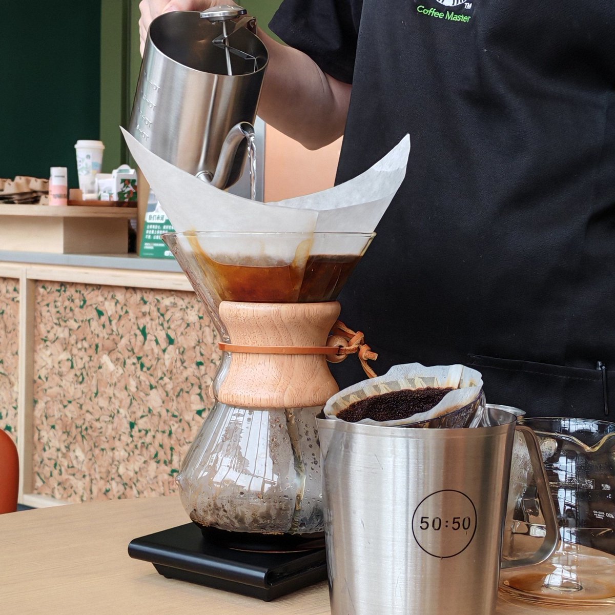 krkXD's tweet photo. Crazy for iced matcha lattes Whip one up in 2 mins: mix 1 tsp matcha powder + 1 cup cold oat milk + a dash of honey, shake hard and enjoy! Perfect midday pick-me-up https://t.co/OoJlB0XjJj