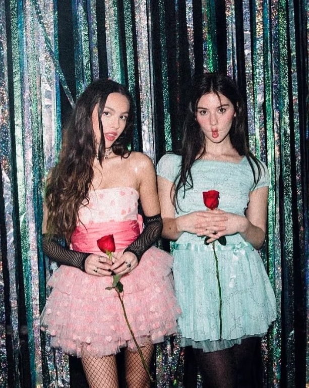 AboutMusicYT's tweet photo. Olivia Rodrigo reposts Gracie Abrams praising her Primavera Sound set in new Instagram story. https://t.co/b8OKR0KDIZ