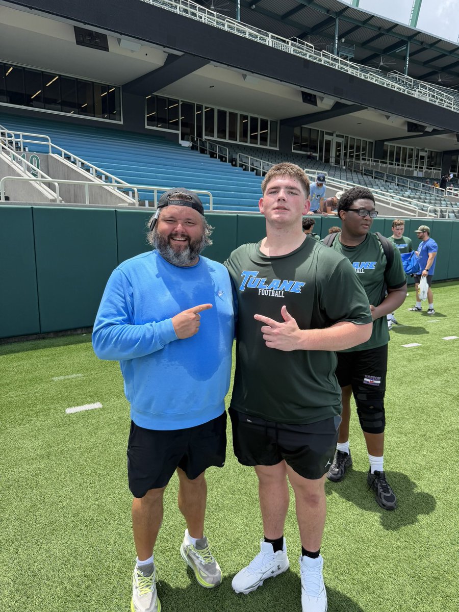 Max_BIG60_Hand's tweet photo. Great day at @GreenWaveFB. Thank @CoachCKennedy @KananRay @CoachLukeByrne for coaching and working with me. Look forward to being back out this fall!
@Colton_Leggett @CoachSchexTU 

@HannanHawkFB 
@CoachTMcCormick 
@coach_smokeyyy 
@SteveSoper8 
@NorthshorePrepR 
@RecruitLouisian 
@PrepRedzoneLA