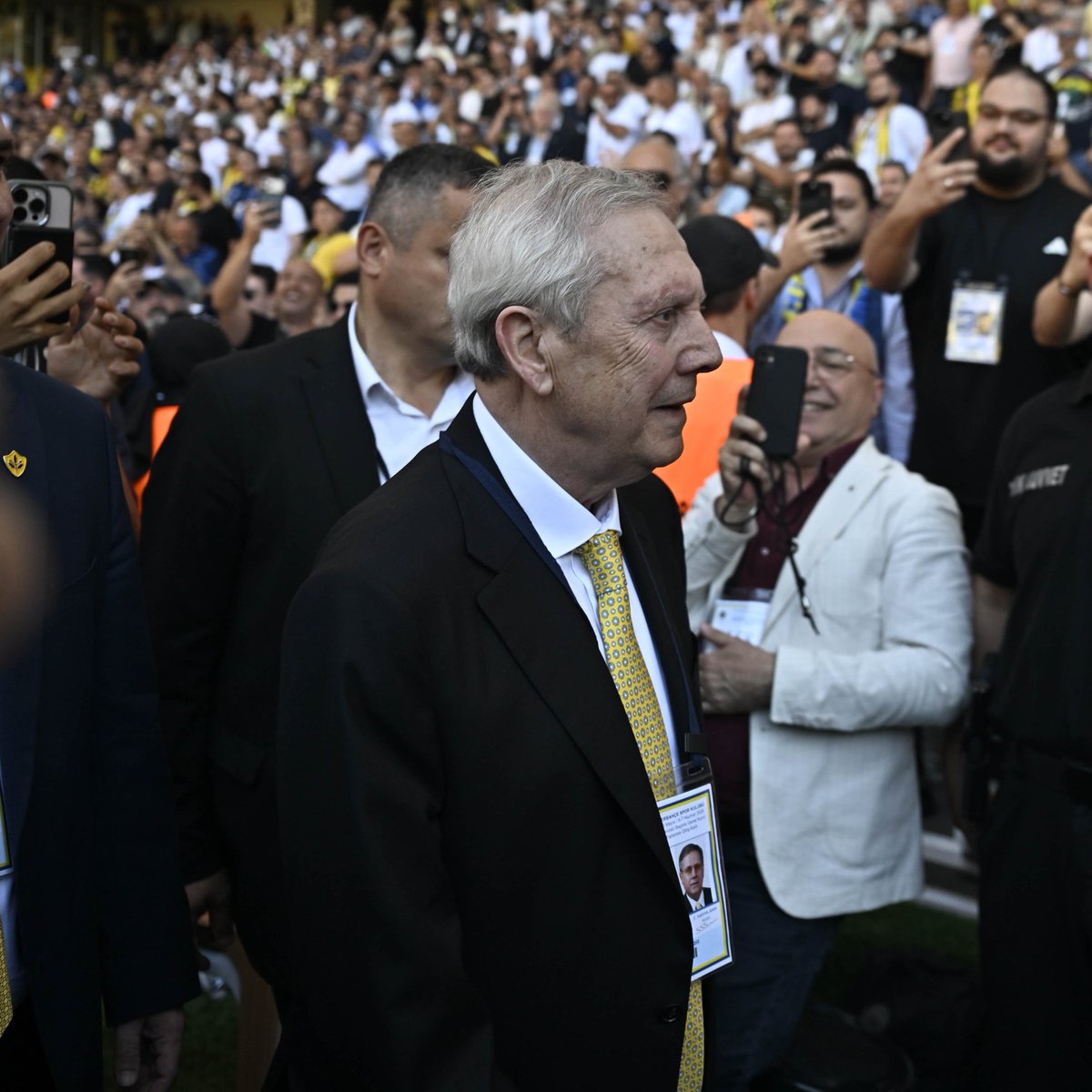 bosunatiklama's tweet photo. Fenerbahçe Başkanı Aziz Yıldırım: "Sözümüz söz: şampiyonluk. 

Gerekli takviyeler neyse 15 gün içinde yapacağız." https://t.co/Vl3uZFbzvn