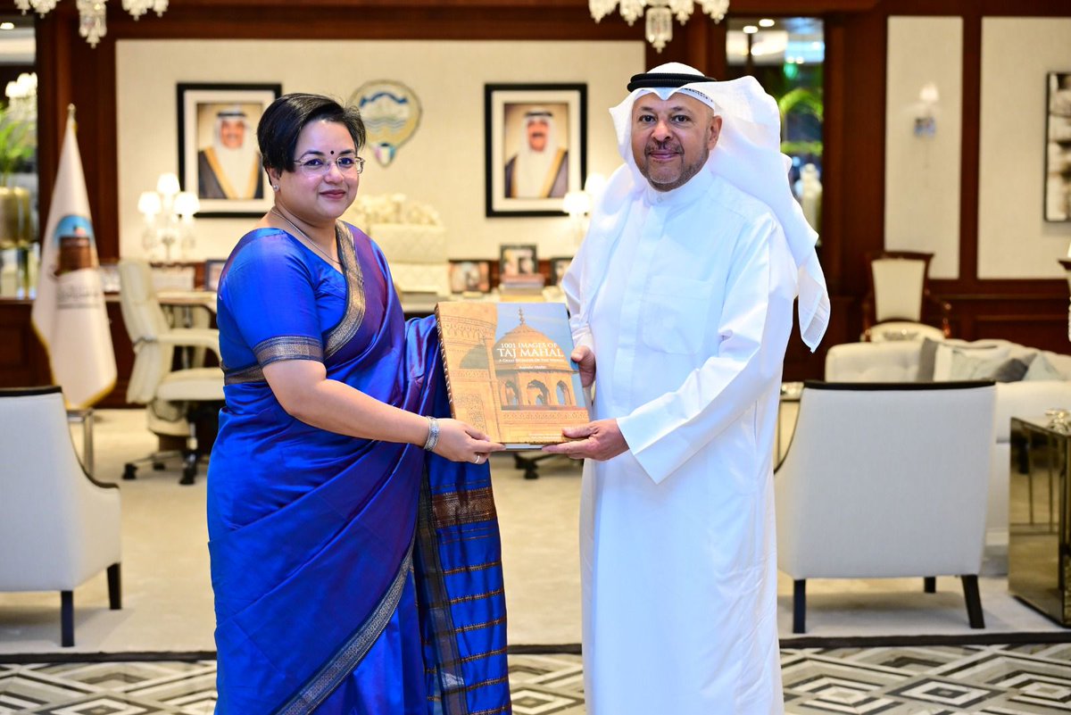 indembkwt's tweet photo. Ambassador @ParamitaTrpathi met H.E. Sheikh Athbi Nasser Al-Athbi Al-Sabah, Governor of the Farwaniya Governorate, today. 

Discussions focused on further strengthening India–Kuwait cooperation and advancing people-to-people ties between the two countries. H.E. the Governor, in turn, acknowledged the valuable contributions of the Indian community to Kuwait’s development and prosperity. The Ambassador expressed appreciation for the Governor’s continued support towards the safety, welfare, and well-being of the vibrant Indian community in Kuwait. They also discussed community-led initiatives, including the ‘Ek Ped Maa Ke Naam’ campaign and International Day of Yoga, for greater engagement.

@airnewsalerts @ANI @MOFAKuwait @Moi_kuw @moayush