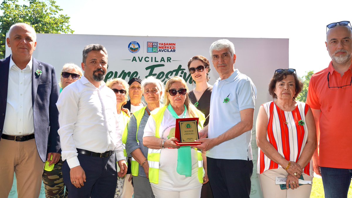 avyukselcan's tweet photo. Çevre bilincini güçlendirmek ve gelecek nesillere daha yaşanabilir bir dünya bırakmak amacıyla düzenlediğimiz Çevre Festivali’nde; meclis üyelerimiz, muhtarlarımız, başkan yardımcılarımız, birim müdürlerimiz ve komşularımız ile birlikte bir araya geldik.

Doğaya saygılı, sürdürülebilir ve temiz bir Avcılar için çalışmaya devam edeceğiz.