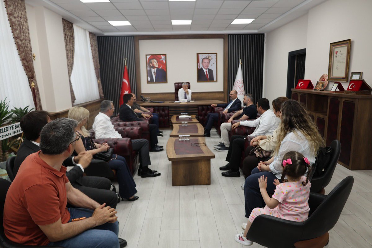 bahcelievlermem's tweet photo. 🔹İlçe Millî Eğitim Müdürümüz Murat Karabulut, Şube Müdürlerimiz, eğitim yöneticilerimiz ve Ders Arası Tiyatro ekibimiz; Kahramanmaraş İl Millî Eğitim Müdürü Sayın Turan Akpınar’ı makamında ziyaret etti.

📍Kahramanmaraş İl Millî Eğitim Müdürlüğü 

@tcmeb @Yusuf__Tekin @istanbulilmem @MucahitYentur @muradserif