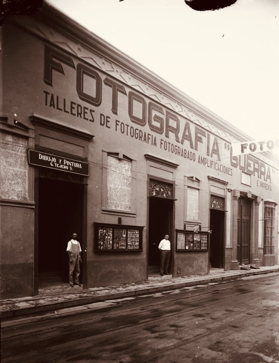 ferortegab's tweet photo. Durante más de 100 años la Fotografía Guerra fundada en 1877, en Mérida Yucatán, fue una de las más famosas en México. En 1910 mi abuela se tomó una fotografía ahí en un viaje. La conservó con un gran cariño. https://t.co/GGhNDChQ6I
