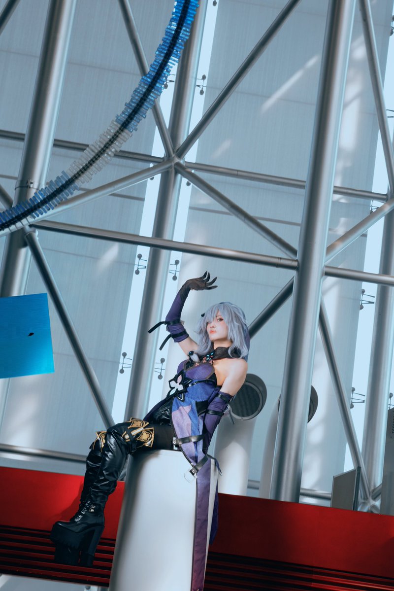 hisoka_cos's tweet photo. cos/*ブラックスワン

「人々は現在から未来に向かっていると思い込んでいるけど、

実際は過去に向かっていると誰も気が付いていない」

 #honkaistarrailcosplay
#ホワイトキューブ #BlackSwan https://t.co/4XksEiz1nA