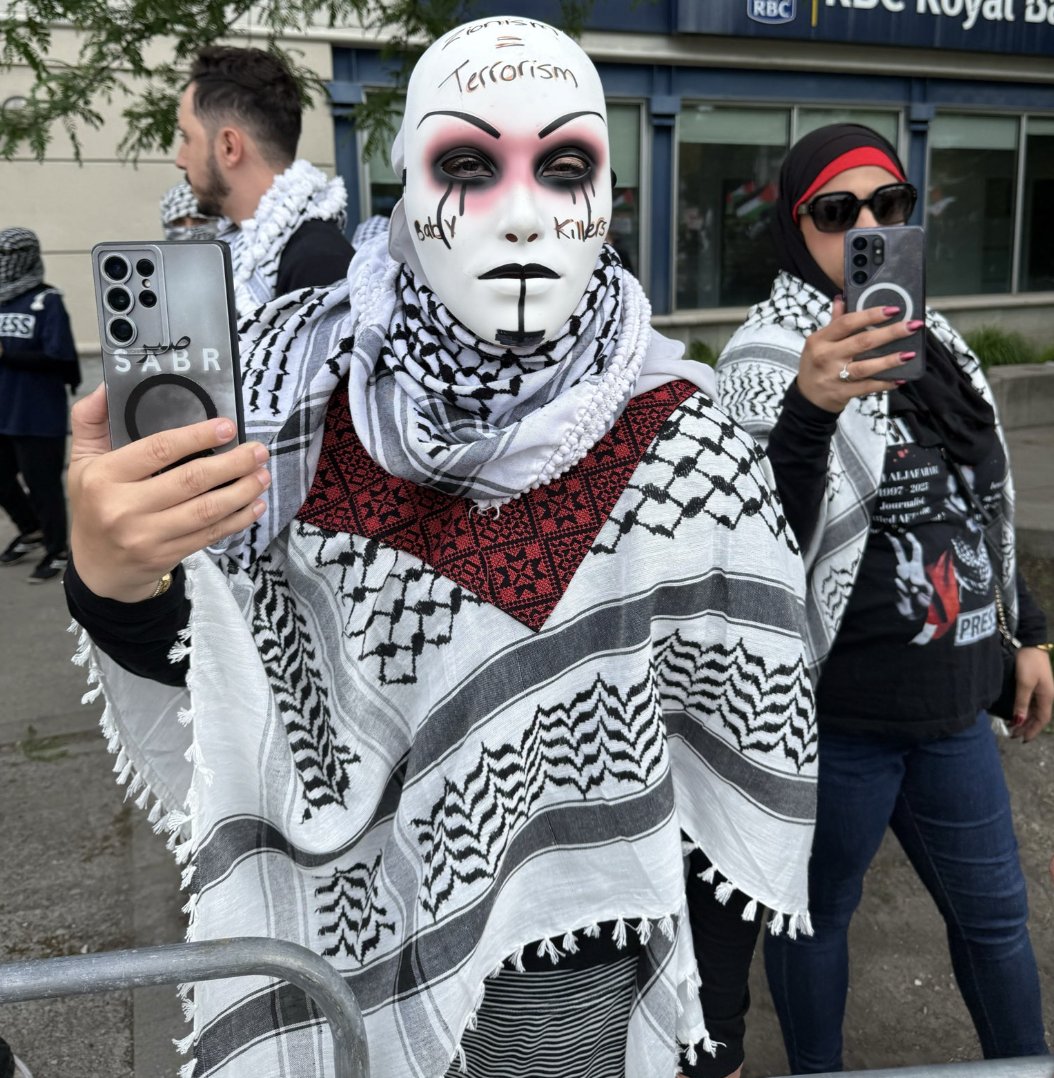 RabbiPoupko's tweet photo. Thousands of Canadian Jews came with their families to march in Toronto today. 

Here are the KKKK 🇵🇸 members who have been harassing Canadian Jews outside their homes for the past 3 years. 

Had any other group been targeted this way Canadian society would put an end to it. https://t.co/P8sDLKOIv4