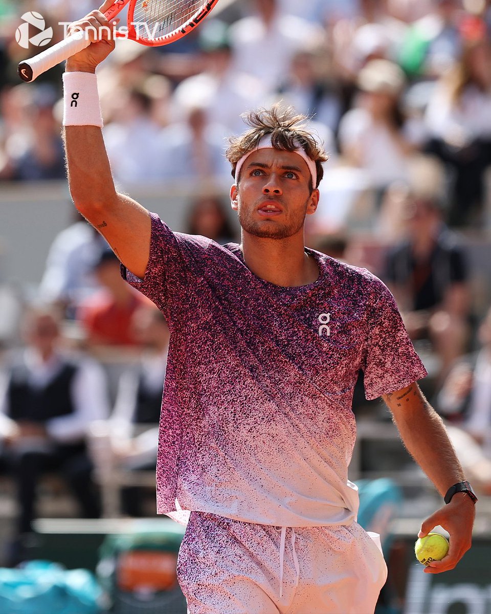 TennisTV's tweet photo. Cobolli LEVELS 🇮🇹

The Italian takes the second set 6-4 over Zverev! 

#RolandGarros https://t.co/fAFqVPkCDV