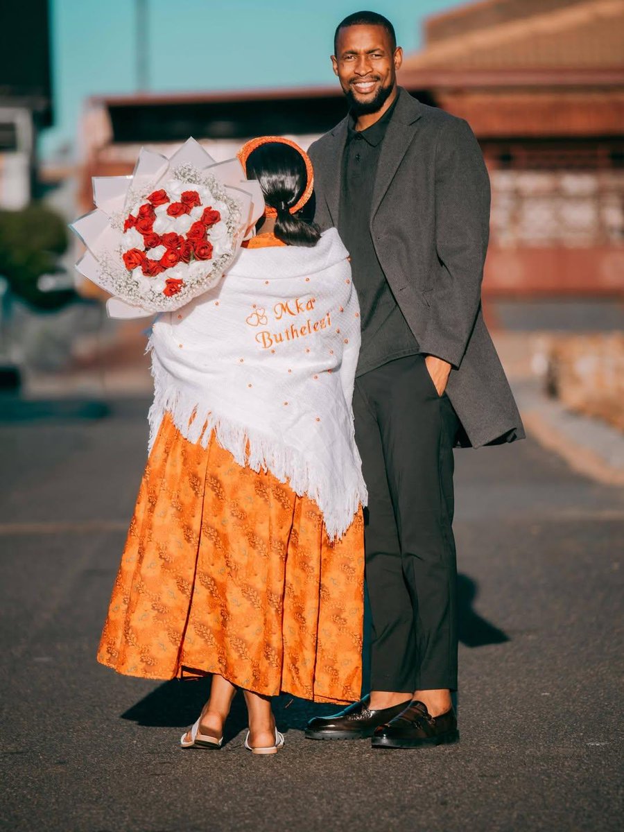 Nuna_zd's tweet photo. Orlando Pirates Goalkeeper, Melusi Buthelezi Has Just Made It Official!! 🥳🔥❤✅ 💍🐂🇿🇦 https://t.co/kY9S8ooKs3