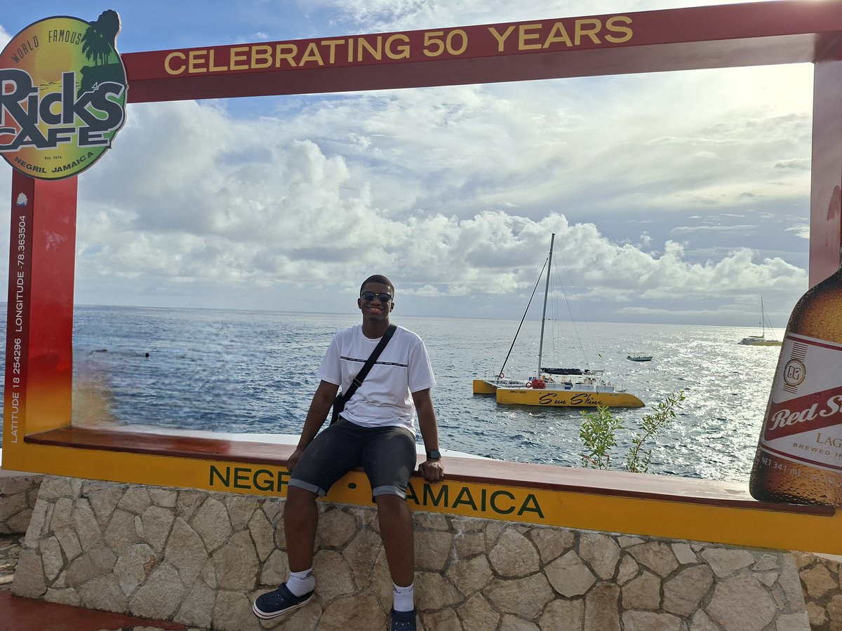Xavi_intellect's tweet photo. If found, return to Negril🇯🇲✌️ https://t.co/pGcRemgxtO