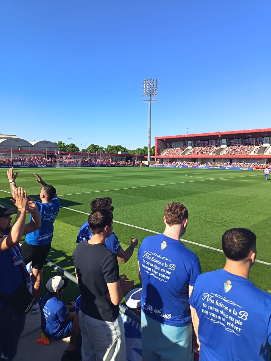 EB2005HINCHAS's tweet photo. Atletico de Madrid B - SD Ponferradina 
Pues ya estamos a solo 2 partidos de poder volver a el fútbol profesional,de volver a Segunda División 
Ayer fue un día maravilloso desde que pisamos Alcalá 
hasta que lo abandonamos 
Nos quedan 2 finales ⚔️
#SiSePuede 
#EB05 
#EB05OnTour https://t.co/ExAzKlmpaE