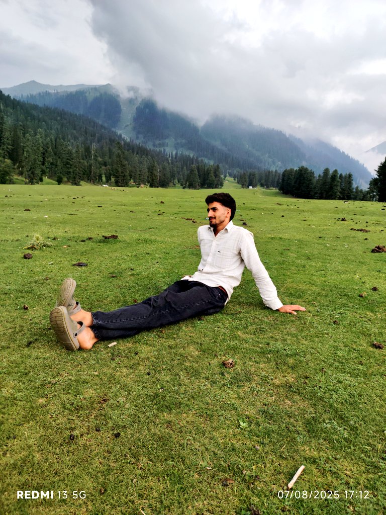 MuhammadHa97028's tweet photo. گمشدہ سی زندگی میں کس کو کس کی خبر🌲 https://t.co/gQXqI2TSkJ