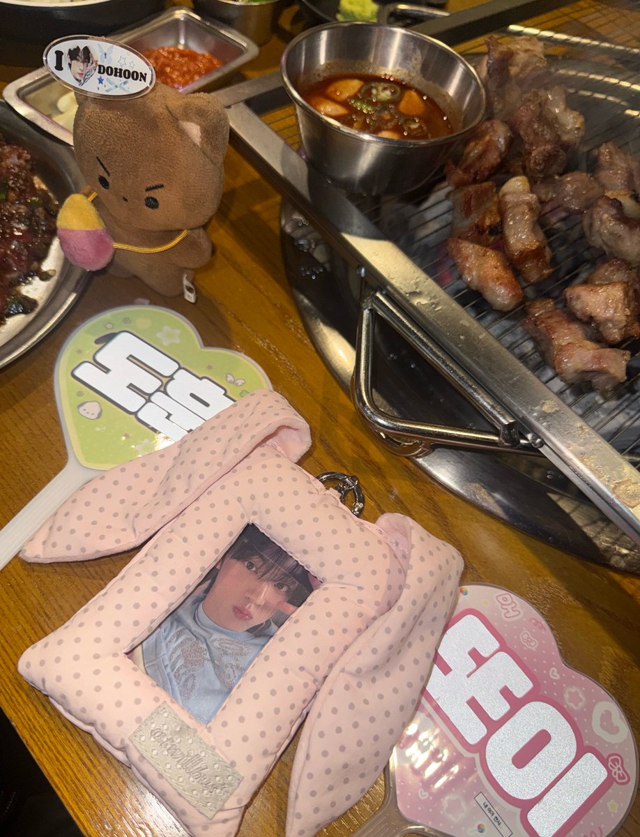dohoonjoa5's tweet photo. 위버스콘 즐거웟다 https://t.co/gK8cYwvNvg