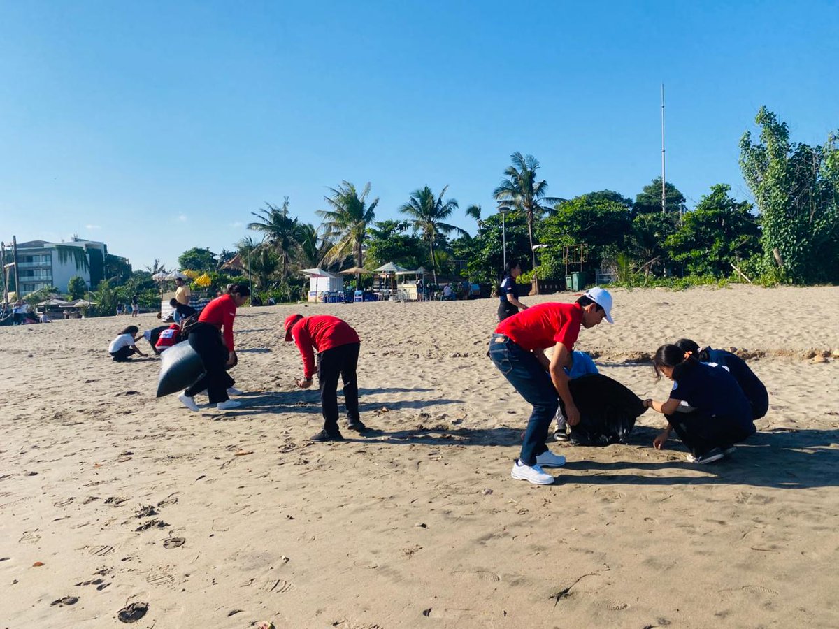 pmibali's tweet photo. Akhir pekan kali ini PMI Provinsi Bali turut merayakan HUT ke-3 KSR PMI Unit Universitas Dhyana Pura di Pantai Petitenget, Kabupaten Badung pada Minggu, 7 Juni 2026. 🥳 https://t.co/yv3fS7B4Gn