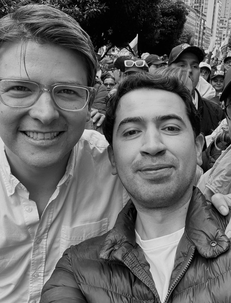 Danielbricen's tweet photo. Hace 1 año la paz total atentó contra Miguel Uribe Turbay.

Le hace mucha falta a Colombia. https://t.co/08iGEaDR9v