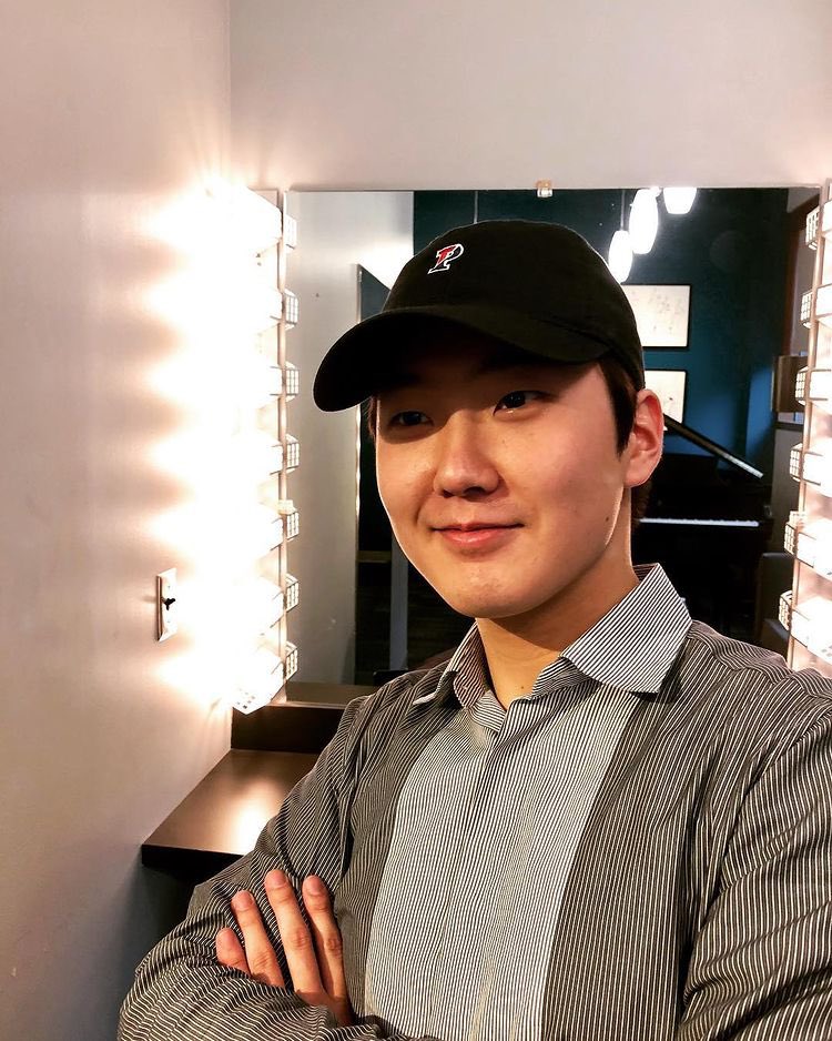 yamoyamo_yam's tweet photo. 조성진 볼캡 쓰면 약간 공대 로봇쪽 대학생 선배님 바이브 있는 것 같음...🙄🤖 https://t.co/nWyTsYwcTm