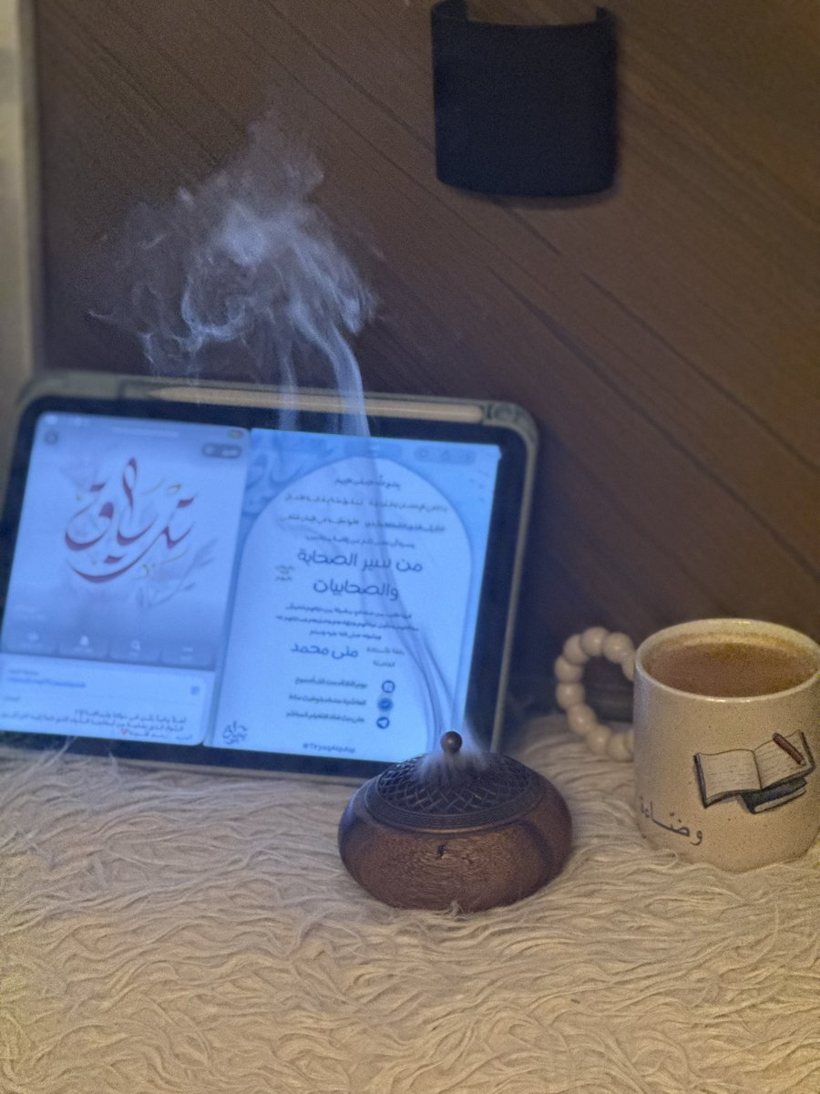 mona54089's tweet photo. حدّثني عن محبةٍ بشرية فاقت محبة أصحاب محمد ﷺ لنبيهم ؟

لما رفع المشركون خبيب بن عديّ -رضي الله عنه- على الخشبة ليصلبوه بعد ما أسروه.. نادوه وناشدوه : « أتحب أن محمدًا مكانك وأنت في بيتك؟ 
فقال: والله ما أحب أني بين أهلي ومحمد ﷺ في المكان الذي هو فيه تشوكه شوكة »

فأنشد بعضهم قائلا : 

أسرت قريش مسلماً في غزوةٍ 
فغدا بلا وجل إلى السياف

ســألوه هـل يرضيك أنك سالمٌ
ولك النبي فدا من الإتلاف؟

فأجاب: كلا لا سلِمت من الردى 
ويصاب أنف محمد برعافِ

صلى الله عليه وسلم 🤍☁️