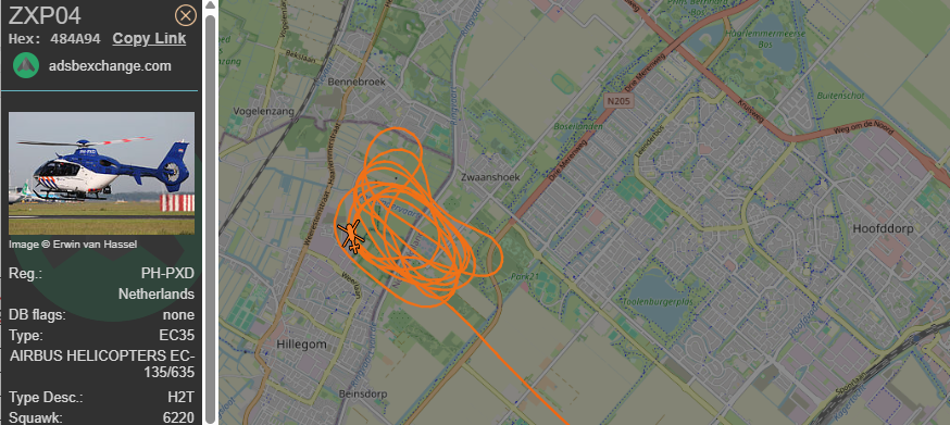Politie-helikopter boven brand in Zwaanshoek
