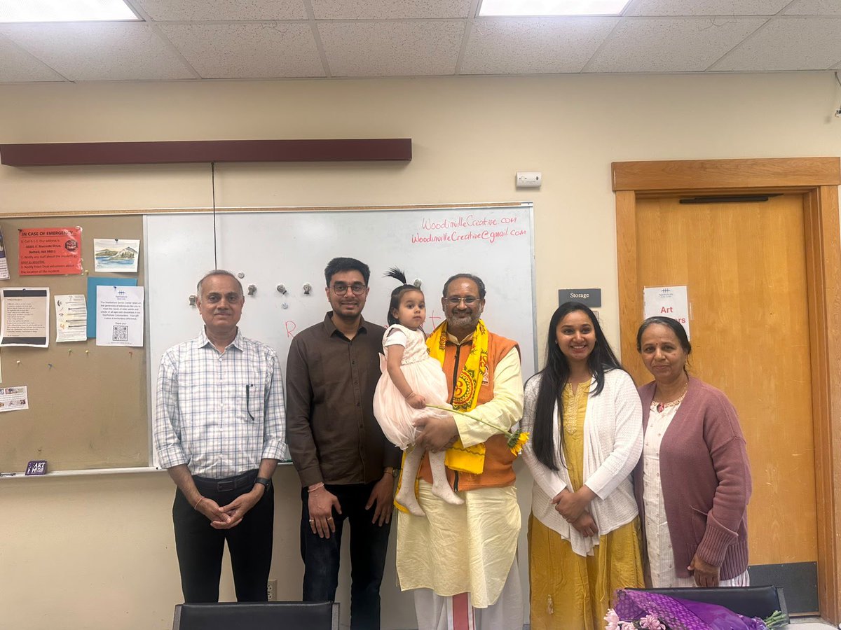dsvvofficial's tweet photo. अपने उत्तर अमेरिका प्रवास के अगले चरण में परम आदरणीय @DrChinmayP जी वाशिंगटन के सिएटल शहर पहुँचे।  

इस अवसर पर उन्होंने परिजनों से आत्मीय भेंट की एवं गुरुसत्ता का आशीर्वाद एवं स्नेह प्रदान किया। https://t.co/UAaue5KCcG