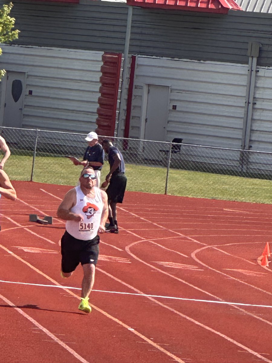 bigbern28's tweet photo. Dusted off my spikes yesterday for @USAMastersTrack event at @theuofolivet, a little slower than 30 years ago 😂 https://t.co/12Wu8EKWKA
