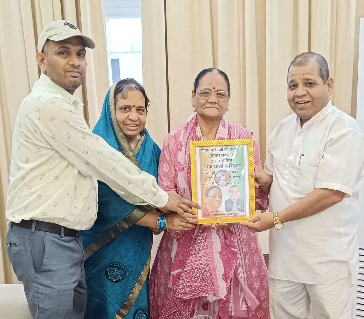 munishs19650728's tweet photo. आज सपरिवार  पूर्व  मेयर दिल्ली सरकार में मंत्री श्री कपिल मिश्रा जी की माताजी मेरी बड़ी बहन अन्नपूर्णा मिश्रा जी से भेंटकर आशीर्वाद लिया 🙏 @narendramodi
@AmitShah @NitinNabin @BLSantosh  @sunilbansalbjp  @hdmalhotra @PKhandelwal_MP
@RekhaGupta  @visshnumittal
@AjayKhatana https://t.co/qhVNGMl2ES