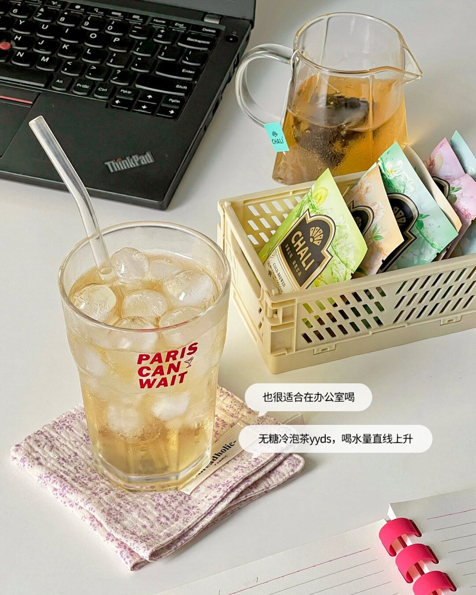 salimle5's tweet photo. Just shared a bag of crispy honey butter chips with my desk buddy at work! Small snacks = big workplace vibes https://t.co/SZqf2iD7tD