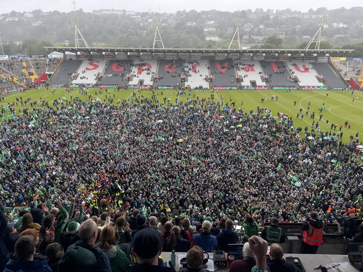 TomasORuanaidh's tweet photo. Sea of Green in Pairc Uí Chaoimh as Cian Lynch lifts the Mick Mackey Cup. #GAA https://t.co/UuZSb00yx1