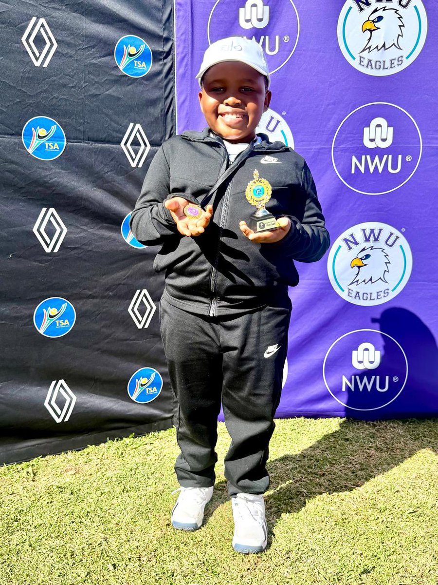 GambuGambu's tweet photo. @TennisSA #RainbowKidz boys winner Loyiso Gambu #champion . #TennisSouthAfrica 📍 @theNWU https://t.co/bDXhFaIFO0